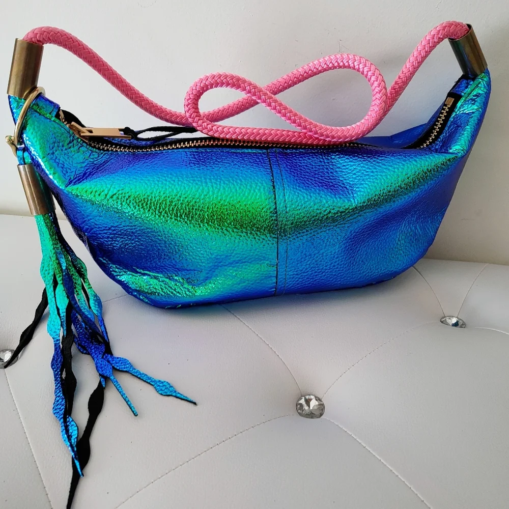 ~~Wildwood💙OysterCo. Sling Bag~~ - Picture 2 of 8